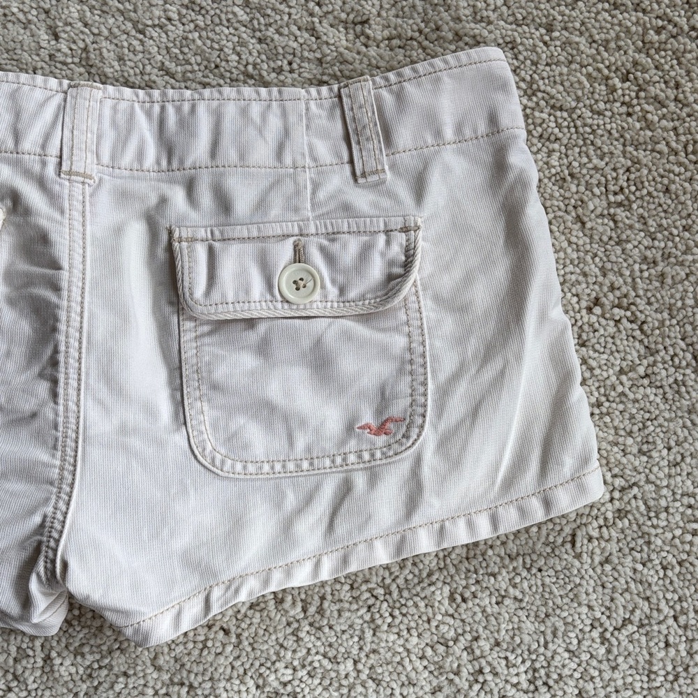 Vintage Hollister Women's Cream Cargo Shorts - Picture 9 of 12